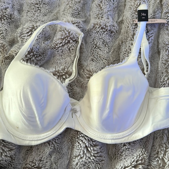 Victoria's Secret Other - NWT - Body by Victoria lightly lined Demi bra - 34B